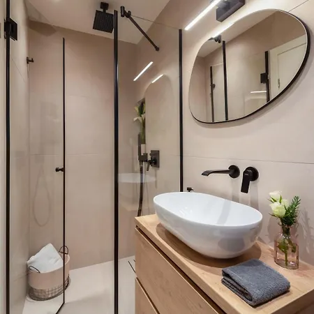 Apartment Luxury Silvery In Center With Jacuzzi, Sauna And Parking Split
