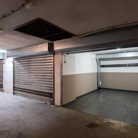 Luxury Silvery In Center With Jacuzzi, Sauna And Parking Apartment