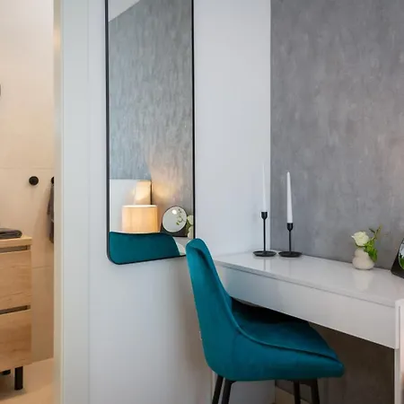 Luxury Silvery In Center With Jacuzzi, Sauna And Parking Apartment Split