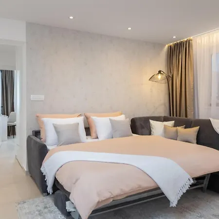 Apartment Luxury Silvery In Center With Jacuzzi, Sauna And Parking Split