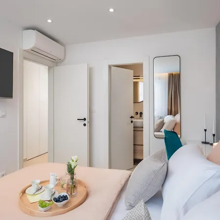 Apartment Luxury Silvery In Center With Jacuzzi, Sauna And Parking