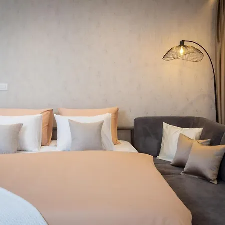 Luxury Silvery In Center With Jacuzzi, Sauna And Parking Apartment Split