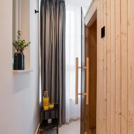 Luxury Silvery In Center With Jacuzzi, Sauna And Parking *