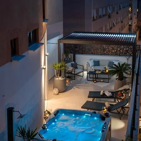 Luxury Silvery In Center With Jacuzzi, Sauna And Parking *