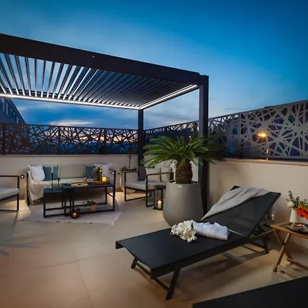 Luxury Silvery In Center With Jacuzzi, Sauna And Parking * Σπλιτ