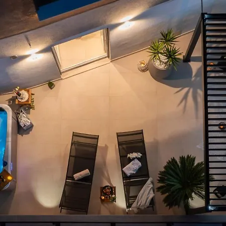 Luxury Silvery In Center With Jacuzzi, Sauna And Parking * Σπλιτ