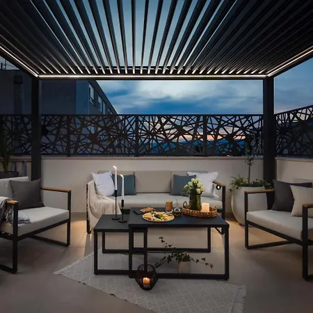 Luxury Silvery In Center With Jacuzzi, Sauna And Parking