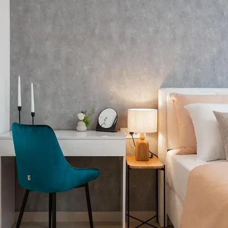 Luxury Silvery In Center With Jacuzzi, Sauna And Parking * Σπλιτ