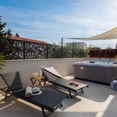 Luxury Silvery In Center With Jacuzzi, Sauna And Parking *