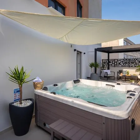 Διαμέρισμα Luxury Silvery In Center With Jacuzzi, Sauna And Parking
