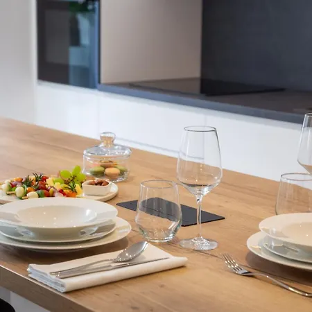 Luxury Silvery In Center With Jacuzzi, Sauna And Parking *