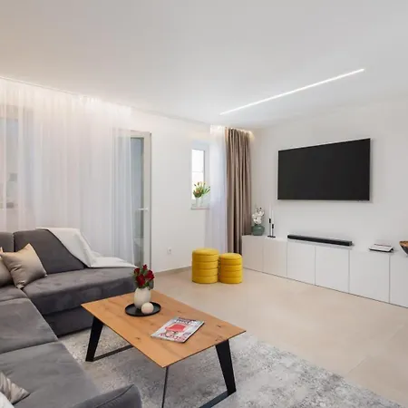 Luxury Silvery In Center With Jacuzzi, Sauna And Parking Apartman Split