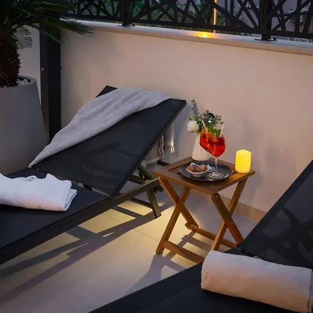 Luxury Silvery In Center With Jacuzzi, Sauna And Parking