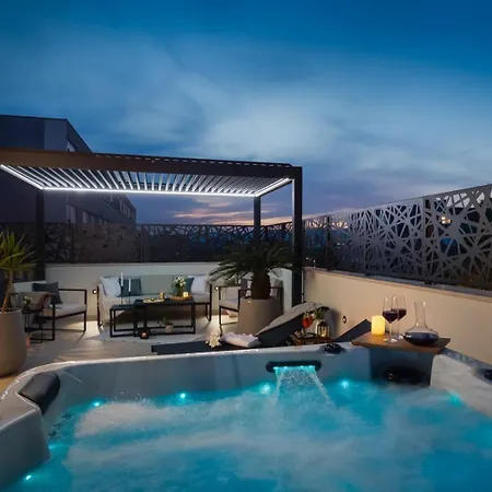 Apartman Luxury Silvery In Center With Jacuzzi, Sauna And Parking