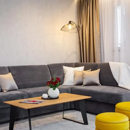 Luxury Silvery In Center With Jacuzzi, Sauna And Parking Apartman